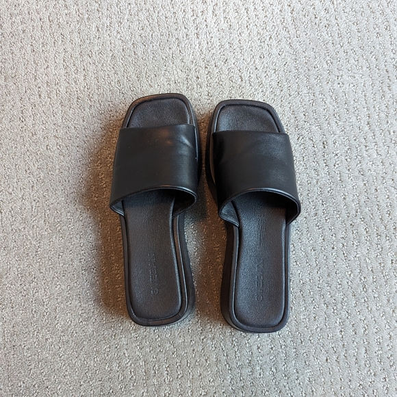 Alohas Black Platform Sandals - Picture 1 of 4